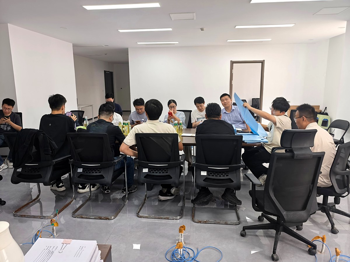 验收会议现场，双方确认系统功能与后续运维方案